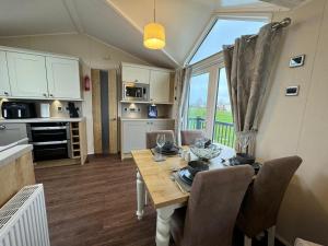 Golden Anchor - The Vogue - Coastal Caravan Breaks