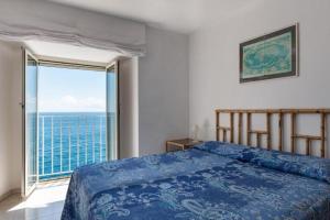 Villa Sea view on the rocks