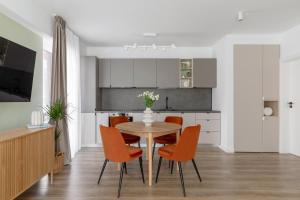 Dream Garden Apartment With Free Parking