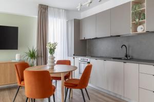 Dream Garden Apartment With Free Parking