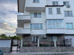 ЛАЗАРОВИ - Banja