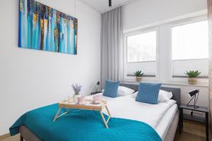 Turquoise Studio with Balcony & Air Conditioning Kraków by Renters