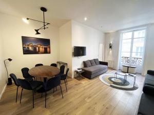 64-LUXURY FLAT CHAMPS ELYSEES (1D)