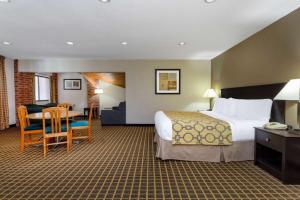 Deluxe King Suite - Non-Smoking room in Baymont by Wyndham Harvard