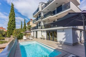 Modernes Apartment mit Meerblick, 500 Meter Strand 