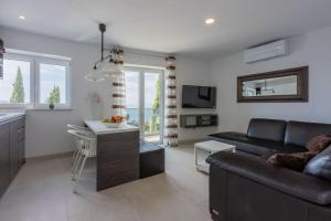 Modernes Apartment mit Meerblick, 500 Meter Strand 