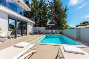 500 Meter zum Sandstrand mit Pool 