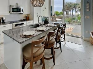 Diamond Beach 203 - Coastal Chic