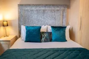 Perfectly located central Chester town house -2BR - Hough Green