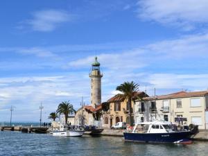 Appartement 2 pièces RDC avec terrasse, climatisation et parking proche plage et commerces - FR-1-307-127