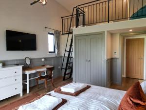 Ridge And Furrow Lodge