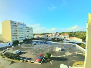 Spacieux T3 idéalement situé près de la plage et des commerces, parking privatif inclus - FR-1-324A-2