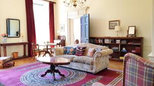 Spacious 2-Bedroom Georgian Edinburgh City Apartment