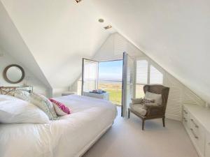 Spinneys Beachfront home, Indoor Pool UK-Vacations