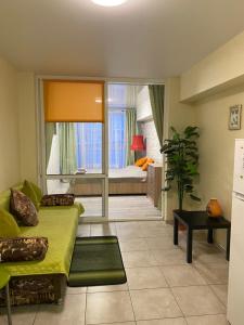 Сучасна квартира біля ТРЦ