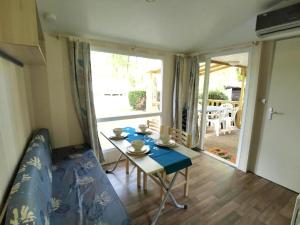 Bungalow charmant à Saint-Chéron avec piscine partagée