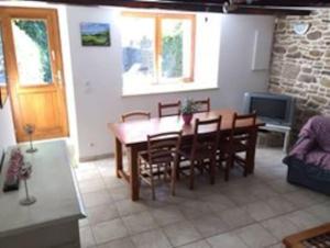 Maisons de vacances Meuble sur l-ILE DE TASCON a 300 m de la plage : photos des chambres