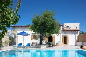 Silver Gem Villa with private pool - Gonia