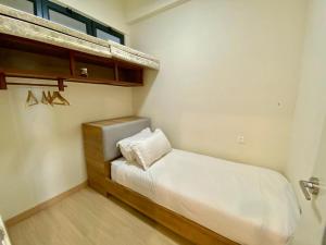 Cemara Rose Suite, Timur Bay Residence