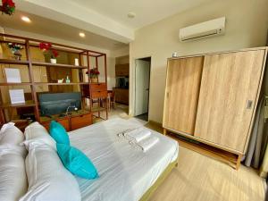 Cemara Rose Suite, Timur Bay Residence