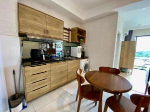 Cemara Rose Suite, Timur Bay Residence