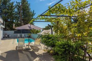 Sandstrandnahe Unterkunft mit Pool 