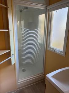 Maisons de vacances MobilHome 6 pers - Clim - Wifi - Puy du Fou - R27 : photos des chambres