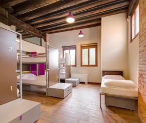 Bed in 7-Bed Mixed Dormitory Room  room in Generator Venice