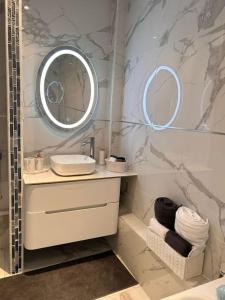 Appartements Luxueux Appartement Jacuzzi proche de Paris : photos des chambres