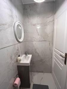 Appartements Luxueux Appartement Jacuzzi proche de Paris : Appartement 1 Chambre