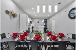 Charming Walkable 4 BR2.5 BA Near Dtown Riverwalk