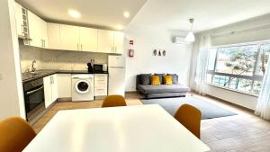 Praia da Rocha, Vila Rosa, T1, Piscinas, Parqueamento e Internet by IG