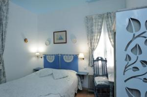 Hotels Hotel Restaurant L'Aiglon : Chambre Double avec Salle de Bains Privative