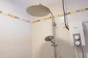 Makati Altean Apartment (Leonora Room)