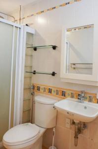 Makati Altean Apartment (Leonora Room)