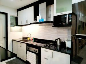 Alpha Grandview Malate Condo 2005