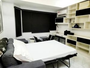 Alpha Grandview Malate Condo 2005