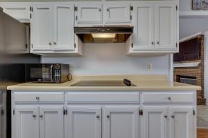 Lovely Decatur Home w Yard ~ 6 Mi to Town!
