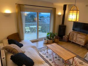 Cliffside 3 Bedroom House with Sea Views