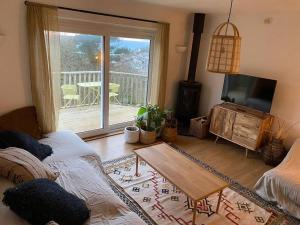 Cliffside 3 Bedroom House with Sea Views