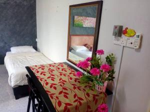 D BUNGA HOTEL BUKIT BUNGA Bilik Standard Triple