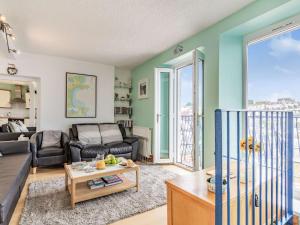 3 Bed in Brixham BX069