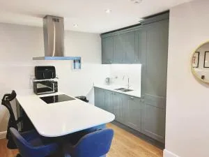 Stylish City Retreat - Shootend