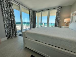 Nautilus 1406 Gulf Front 2 BR 2 BA 4th FLR