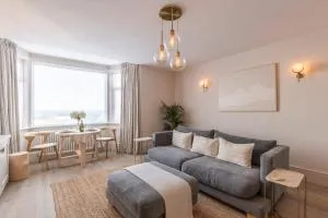 Blu's Seaview Apartment - Llandrillo-yn-Rhôs
