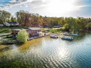 Fife Lake 2BR Getaway with Hot Tub - Lake City