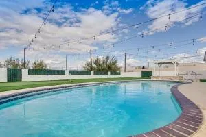 Sunny Arizona Oasis with Views - 2 Mi to Lake Havasu - Topock