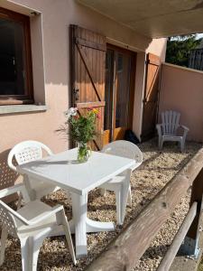 Super Besse chez Sophie 2ch, séjour, wifi, 2tv, rdc, terrasse, parc, piscine, pkg