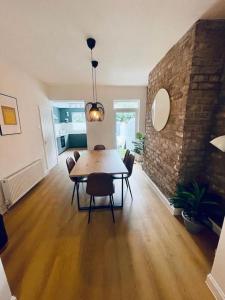 Spacious Modern Anfield Home, LFC & EFC, Free Parking