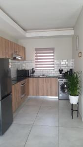 Inspire Cottage near OR Tambo Airport & Greenstone